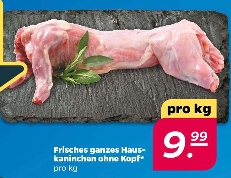 Frisches ganzes Hauskaninchen ohne Kopf