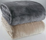 Promo Plaid en tissu molletonné GULSKOLM à 15,00 € dans le catalogue Jysk à Saint-Jouan-des-Guérets