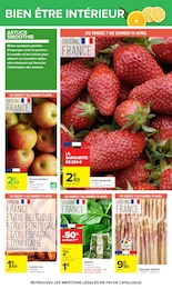Offre Fraises dans le catalogue Carrefour du moment à la page 38
