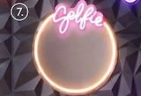 Lampe LED murale Selfie en promo chez Maxi Bazar Lampe LED murale Selfie dans le catalogue Maxi Bazar
