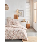 Promo Parure de lit 2 personnes 220x240cm motif floral blanc et rose à 8,95 € dans le catalogue Gifi à Vézannes
