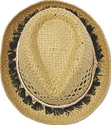 Borsalino pompons - Géant Casino à Nice Borsalino pompons en promo chez Géant Casino Nice à 8,00 €