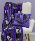 Couverture ET coussin Wednesday en promo chez Lidl Ivry-sur-Seine à 9,99 €