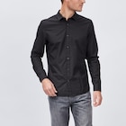 Chemise ajustée col italien noir homme en promo chez La Halle Chemise ajustée col italien noir homme dans le catalogue La Halle