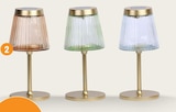 Lampe en verre strié dans le catalogue B&M