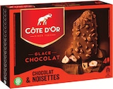 Bâtonnet de glace au chocolat enrobé de chocolat et noisettes x4 - CÔTE D'OR à 2,89 € dans le catalogue Intermarché Hyper