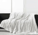 Plaid Alaska imitation fourrure 220x240cm en promo chez Maxi Bazar Roubaix à 49,99 €