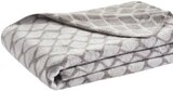 XXXLutz Möbelhäuser - Wohndecke „Snako“ Angebot im Prospekt Wohndecke „Snako“ bei XXXLutz Möbelhäuser im Prospekt XXXLutz Magazin - JETZT NOCH SCHÖNER EINRICHTEN für 39,99 €