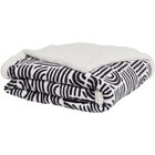 Plaid "Fily" - TEX HOME en promo chez Carrefour Plaid "Fily" - TEX HOME dans le catalogue Carrefour