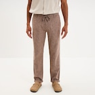 Pantalon chino droit lin mélangé marron homme en promo chez La Halle Pantalon chino droit lin mélangé marron homme dans le catalogue La Halle
