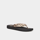 Tongs de plage noir femme en promo chez La Halle Tongs de plage noir femme dans le catalogue La Halle