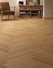 Promo Sol stratifié Dorado bâton rompu Homflor, effet chêne blond, L.64,4 x l.14,3 cm x ép.8 mm à 21,99 € dans le catalogue Castorama à Avignon