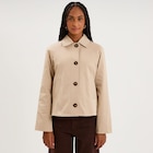 La Halle Lanester - Promo Trench court boutonné manches longues beige femme Promo Trench court boutonné manches longues beige femme à 39,99 € dans le catalogue La Halle à Lanester