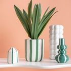 Plante artificielle pot raye dans le catalogue B&M