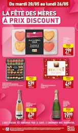 Offre Assortiment De Chocolats dans le catalogue Aldi du moment à la page 14