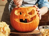 Penny Cuxhaven - Deutscher Halloweenkürbis Angebot im Prospekt Deutscher Halloweenkürbis bei Penny im Cuxhaven Prospekt für 3,49 €
