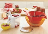 Dénoyauteur à cerises et olives en promo à 7,49 € chez Hyper U Dénoyauteur à cerises et olives dans le catalogue Hyper U
