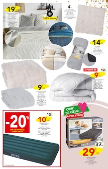 Promo Couches dans le catalogue Stokomani du moment à la page 7