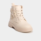 Boots à lacets sable fille - La Halle Boots à lacets sable fille à 25,19 € dans le catalogue La Halle