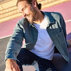 Promo Surchemise en jean coton délavé vert foncé homme à 20,99 € dans le catalogue La Halle à Revin