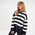 Promo Pull à capuche manches longues bleu marine femme à 25,19 € dans le catalogue La Halle à Montauban