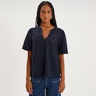 Blouse broderie anglaise manches courtes bleu foncé femme à 15,99 € dans le catalogue La Halle