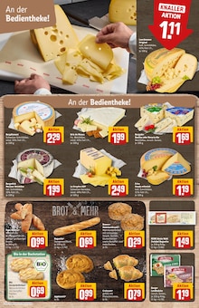 Brötchen im REWE Prospekt "Dein Markt" mit 30 Seiten (Neuss)