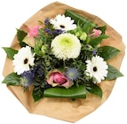 Aktuelle Blumen Angebote bei REWE in Neuss Aktuelles Strauß Charming Angebot bei REWE in Neuss ab 15,00 €