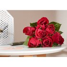 Botte de 7 roses en promo chez Carrefour Grenoble à 3,99 €