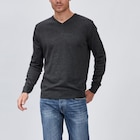 Pull avec col V gris foncé homme en promo chez La Halle Pull avec col V gris foncé homme dans le catalogue La Halle