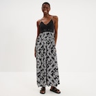 Robe longue buste effet crochet noir femme en promo chez La Halle Saint-Denis à 15,00 €