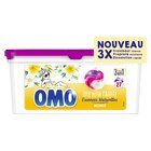 Lessive Capsule 3En1 Essences Naturelles Monoï Omo en promo chez Auchan Hypermarché Périgueux à 8,99 €