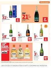 Promos Champagne dans le catalogue "OFFRES DU MOMENT" de Auchan Hypermarché Champagne en promo dans le catalogue Auchan Hypermarché à la page 7
