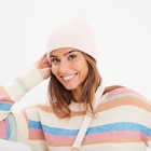 Promo Bonnet tricoté avec bord à revers Creeks rose clair femme à 6,99 € dans le catalogue La Halle à Obernai