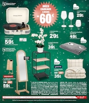 Couches Angebote im Prospekt "ET VOTRE NOËL BAT+FORT" von But auf Seite 4