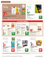 Promos Saumon Fumé dans le catalogue "LES HALLES d'automne" de Auchan Hypermarché Saumon Fumé en promo dans le catalogue Auchan Hypermarché à la page 10