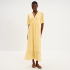 La Halle Bergerac - Promo Robe longue fluide à volants jaune clair femme Promo Robe longue fluide à volants jaune clair femme à 35,99 € dans le catalogue La Halle à Bergerac