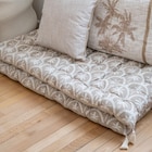 Futon palmiers pompons 120x60cm - B&M à Bourges Futon palmiers pompons 120x60cm en promo chez B&M Bourges à 22,99 €
