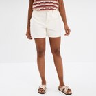 Short mom 5 poches coton ecru femme en promo chez La Halle Short mom 5 poches coton ecru femme dans le catalogue La Halle