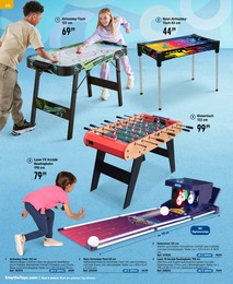 Tisch im Smyths Toys Prospekt "Spielzeug Katalog" auf Seite 328