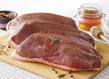 Magret de canard extra-tendre nature ou aux herbes ou au piment d’espelette - Géant Casino à Massy Magret de canard extra-tendre nature ou aux herbes ou au piment d’espelette en promo chez Géant Casino Massy à 12,50 €