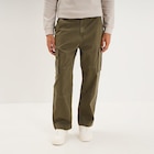 Pantalon cargo large avec poches côtés vert kaki homme en promo chez La Halle Pantalon cargo large avec poches côtés vert kaki homme dans le catalogue La Halle