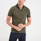 Polo coton stretch droit manches courtes vert kaki homme en promo chez La Halle Polo coton stretch droit manches courtes vert kaki homme dans le catalogue La Halle