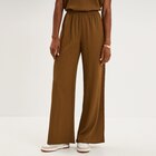 Pantalon effet gaufré fluide beige femme - La Halle à Asnières-sur-Seine Pantalon effet gaufré fluide beige femme en promo chez La Halle Asnières-sur-Seine à 19,99 €