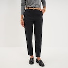 La Halle Marseille - Promo Pantalon chino ceinture amovible noir femme Promo Pantalon chino ceinture amovible noir femme à 27,99 € dans le catalogue La Halle à Marseille