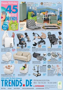 Sofa im Trends Prospekt "45 Jahre Trends …und Du bekommst die Geschenke" mit 8 Seiten (Duisburg)