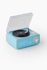 Enceinte Bluetooth rétro et réveil dans le catalogue Monoprix Forum Des Halles