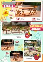 Promos Table Pliante dans le catalogue "L'ÉTÉ À MINI PRIX COMMENCE ICI" de Maxi Bazar Table Pliante en promo dans le catalogue Maxi Bazar à la page 9