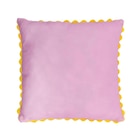 Promo Coussin piping feston 45x45cm à 6,99 € dans le catalogue B&M à Beaucouzé