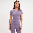 Promo T-shirt de sport court ajusté violet femme à 9,99 € dans le catalogue La Halle à Schweighouse-sur-Moder